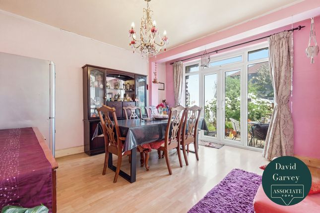 100, Ashurst Drive, Gants Hill photo 4