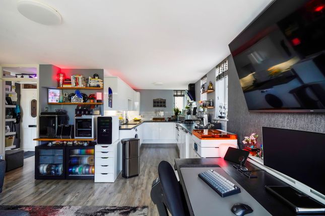 1-bed flat on 24ASHLEYKINGHA6, Grangedale Close, Northwood, £279,990