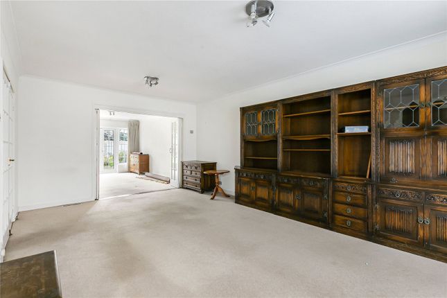 29, Cotswold Close, Surrey photo 3