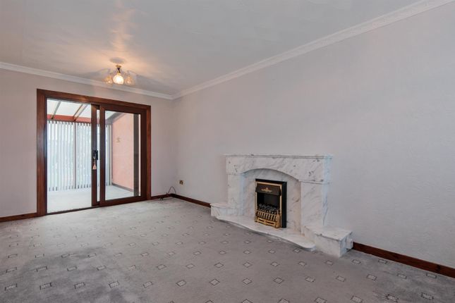 142, Meadowhead Road, Wishaw photo 4