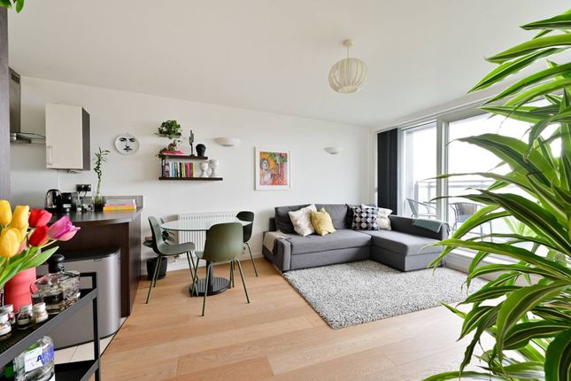 Thumbnail Flat for sale in Mapleton Road, Wandsworth, London