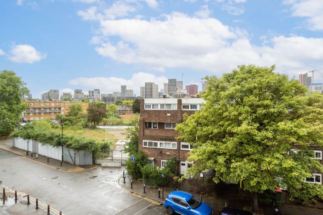 Flat for sale in Forty Acre Lane, London