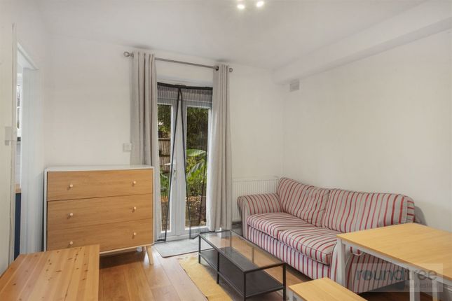 15a, Kings Close, Hendon photo 2