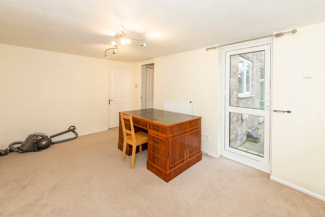 Detached house to rent in Munro Avenue, Reading, Berkshire