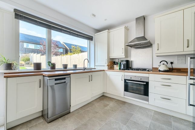 18, Eversley Gardens, Winchester photo 2