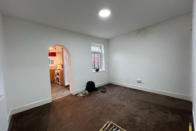 Three Bedroom House Close To Barking Tube Station- 2400 Pcm