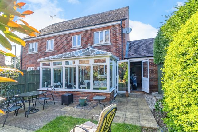 11, Manor Avenue, Leighton Buzzard photo 2
