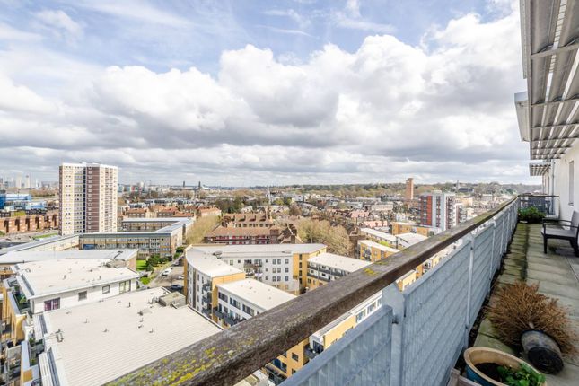 Thumbnail Flat to rent in Tarves Way, Greenwich, London