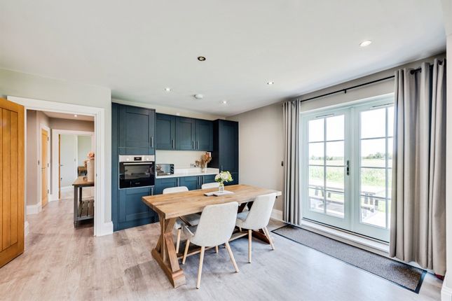 Flat 6, Riverview, 11, Windrush Heights, Burford photo 3