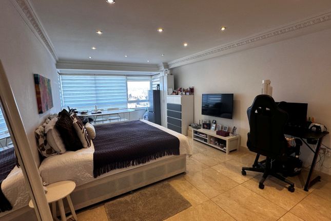 55, Beechworth, Willesden Lane, London photo 4