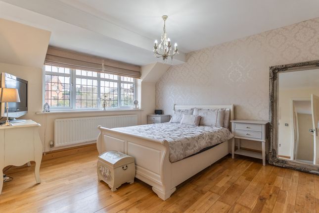 35 The Manor, Cwmbran photo 4