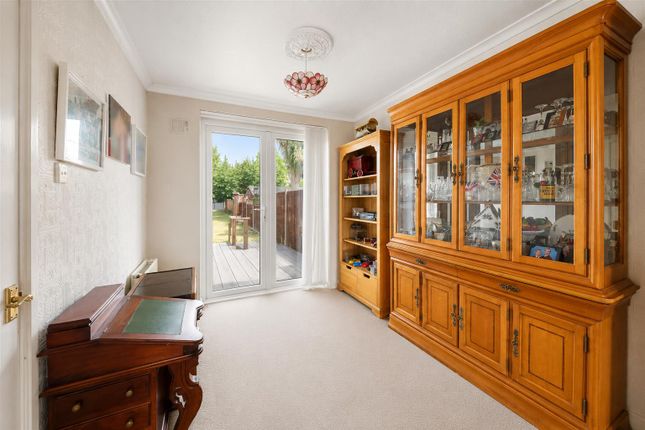 45, Collins Drive, Ruislip photo 4