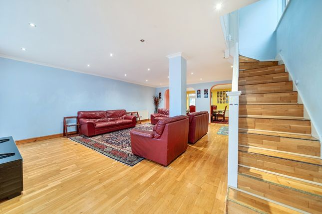 1, Alderney Gardens, Northolt photo 3