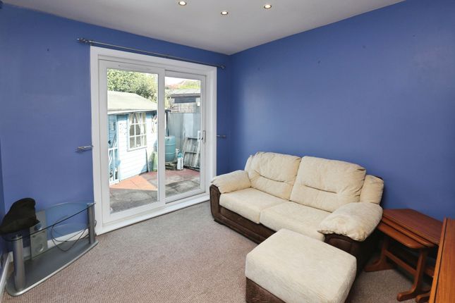 166, Upper Deacon Road, Hampshire photo 4