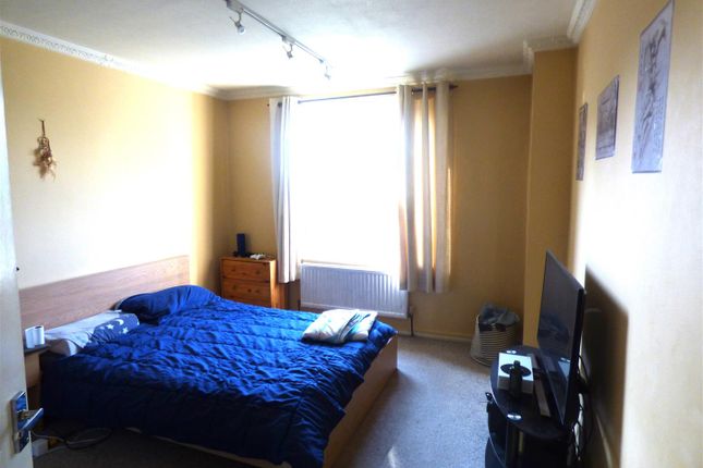 26, William Rushbrooke House, Eveline Lowe Estate, London photo 3