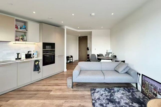 46 Azure Mansions 3 Clarendon, Brook Road, London photo 2