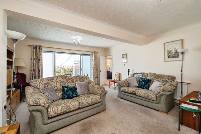 215, Gorleston Road, Lowestoft photo 4