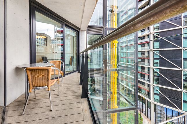 Apartment 33, 2, Riverlight Quay, London photo 2