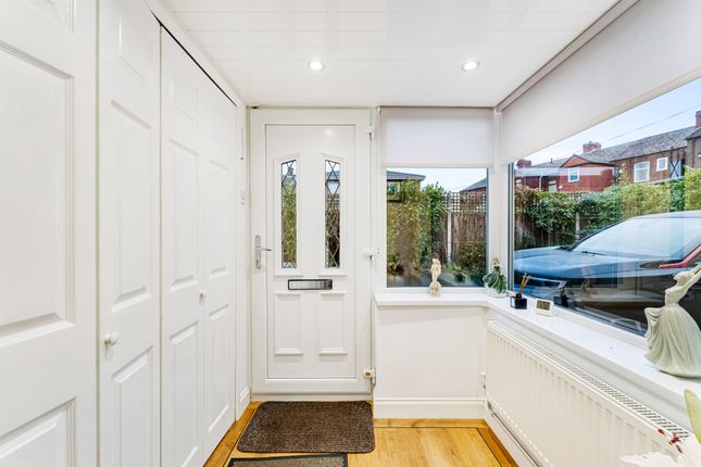 20 Lynwood Grove, Bolton photo 2