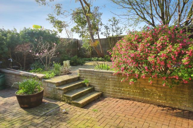14, Doggetts Lane, Westbury photo 2