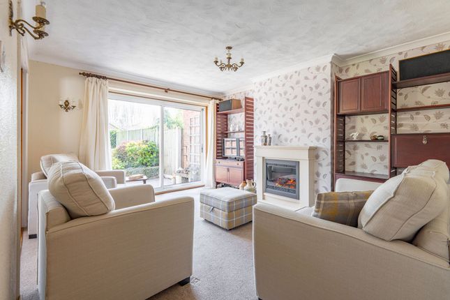 8 Burghwood Road, Great Yarmouth photo 2
