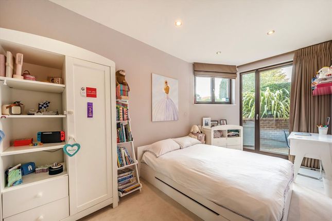 Flat 2, 16, Aylmer Road, London photo 4