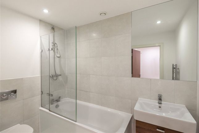 Flat 26, Portland House, 3, Chartfield Avenue, London photo 4