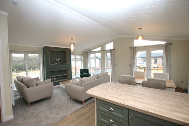 Steadings Holiday Park - Lakeside, 10, Ipswich Road, Woodbridge photo 5