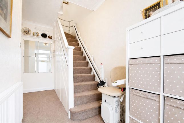 30, Stoneleigh Avenue, Worcester Park photo 4