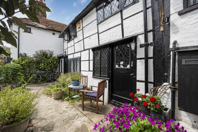 Wolsey's Cottage, 66, New Street, Henley-On-Thames photo 4