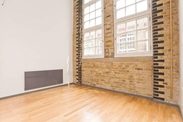 Flat to rent in Hanway Place, London