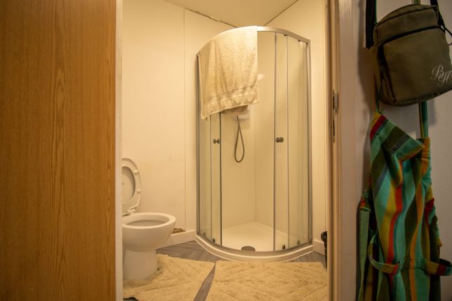 Flat 16, The Post House, 36, The Kingsway, Swansea photo 4