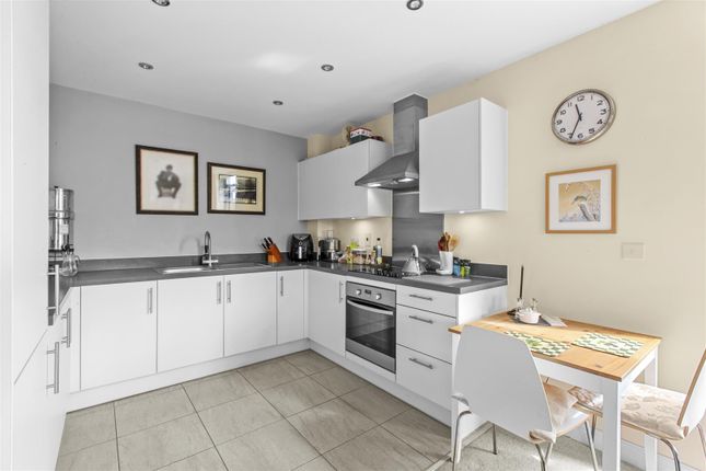 27, Pallatia Court, High Wycombe photo 4