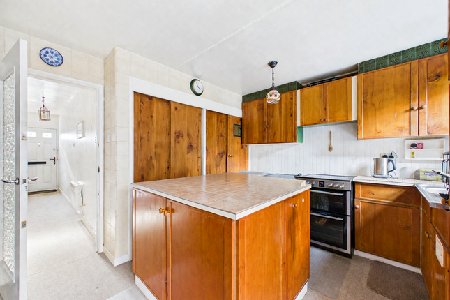 12 Beaufort Gardens, Marlow photo 3