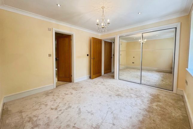 Apartment 8, Grasmere,, Knightsbridge Road, Surrey photo 3