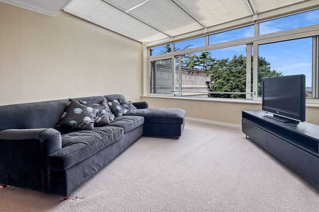Apt 5, Westpoint, Cowes photo 2