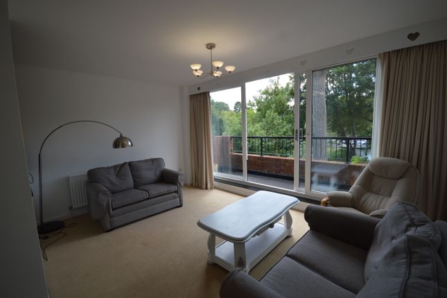 16 Riverholme, Hampton Court Road, East Molesey photo 4