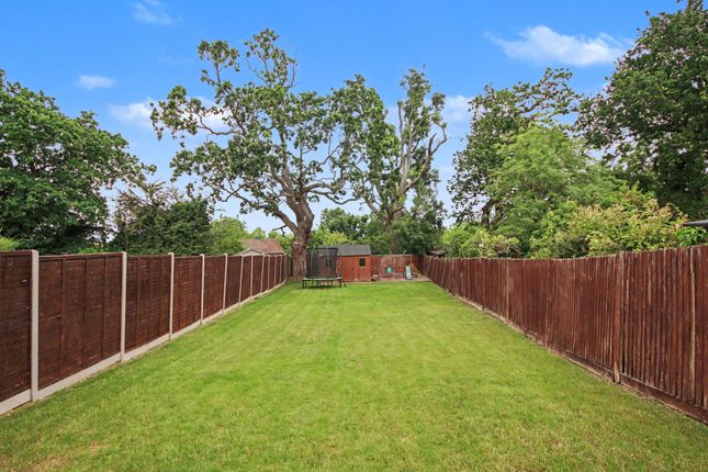 9 Somers Way, Bushey photo 4
