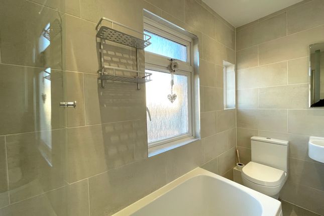 67, Mount Road, New Malden photo 3