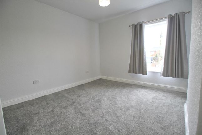 8, Vernon Road, Stockport photo 4