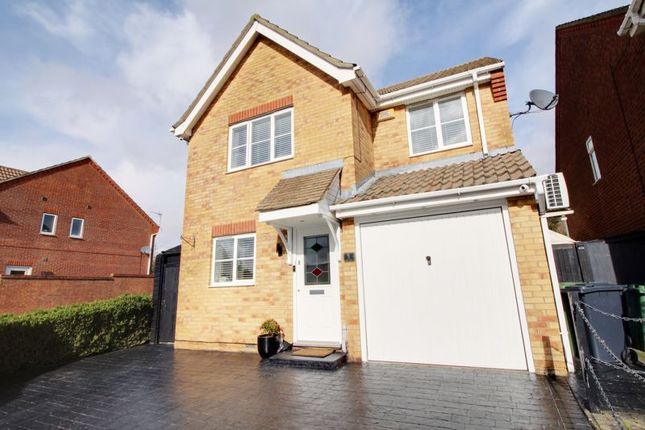 Thumbnail Detached house for sale in Wells Close, Cheshunt, Waltham Cross