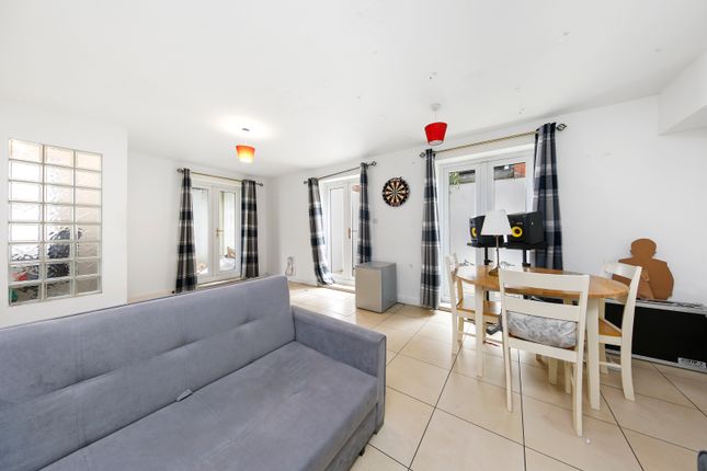 15, Clark Street, London photo 2