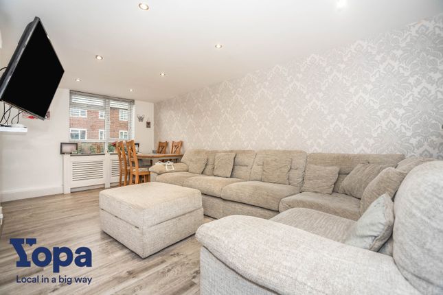 Flat for sale in Middle Street, Gillingham