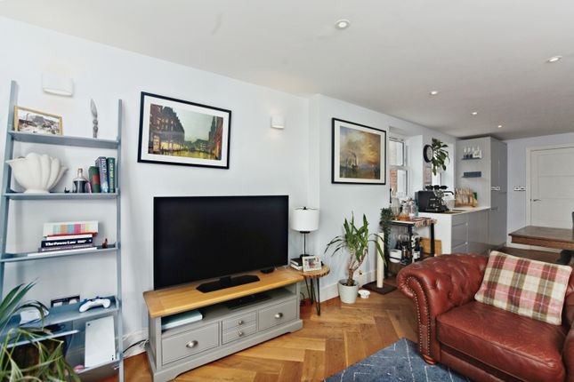 Flat 2, 5 Gambole Road, Tooting photo 4