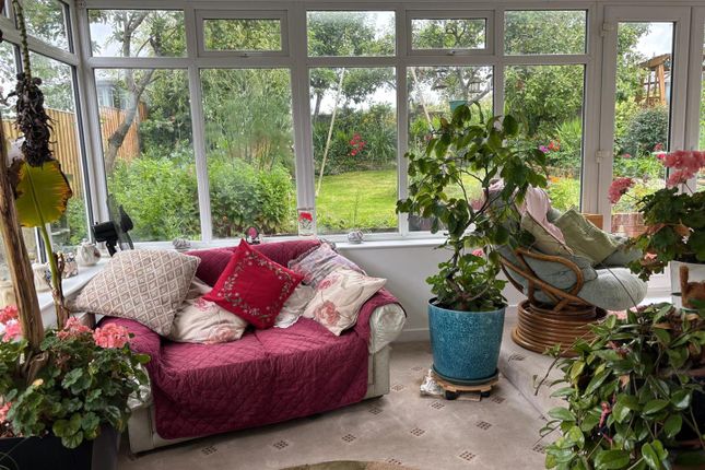 9, Finch Lane, Appley Bridge photo 4