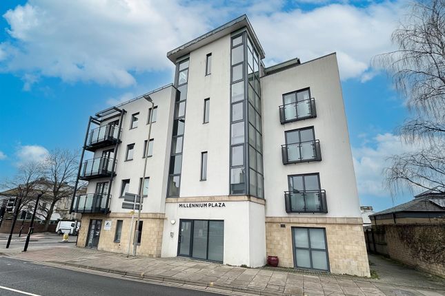 Thumbnail Flat to rent in Warwick Place, Cheltenham
