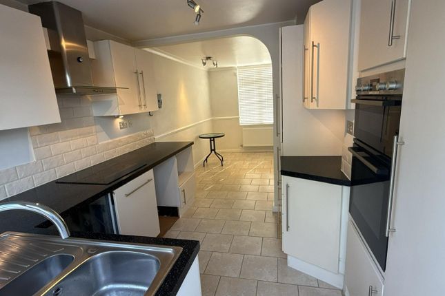 231 Little Brays, HARLOW photo 4