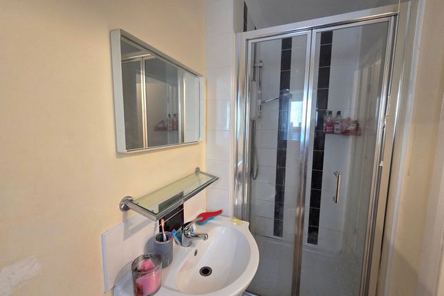 Flat 2, 21 Mary Street, Porthcawl photo 4
