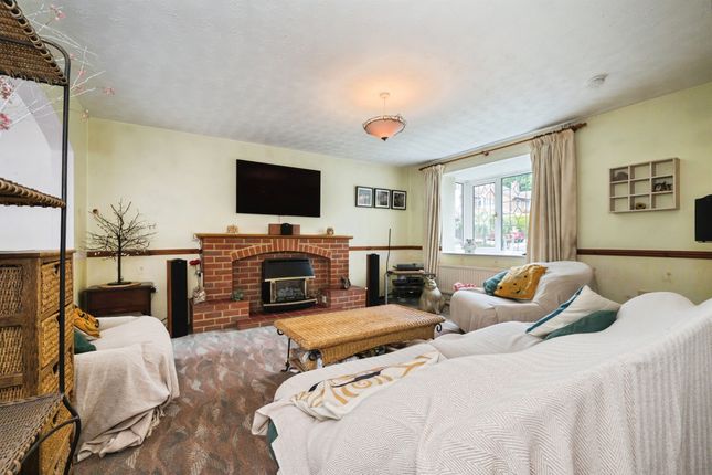 8, Welland Gardens, Southampton photo 4
