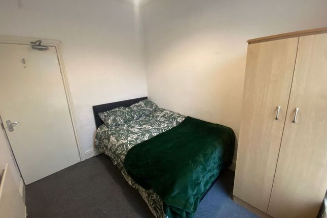 Shared accommodation to rent in Russell Road, Mossley Hill, Liverpool